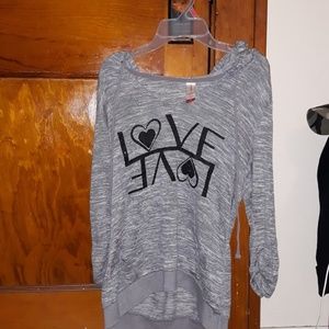 grey long sleeved shirt